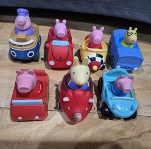 7 Peppa Pig characters in vehicles (characters DO NOT come out of the vehicles)